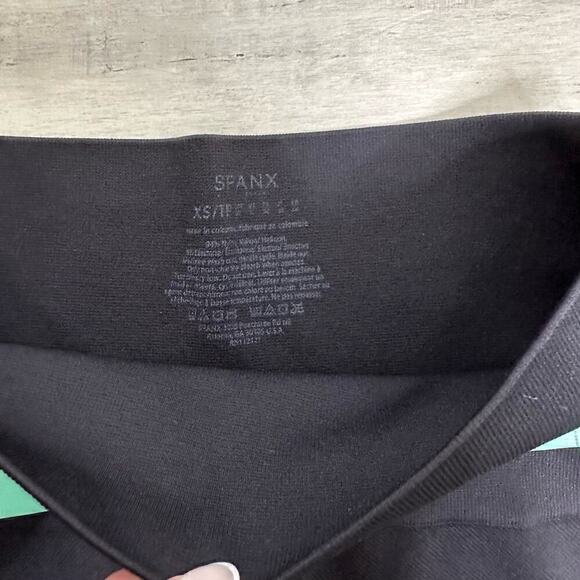 NEW Spanx Look At Me Now Leggings Women's Black Size Extra Small XS - Picture 4 of 4